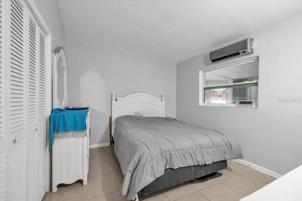 Image 10 of 36 For 4015 Conway Boulevard