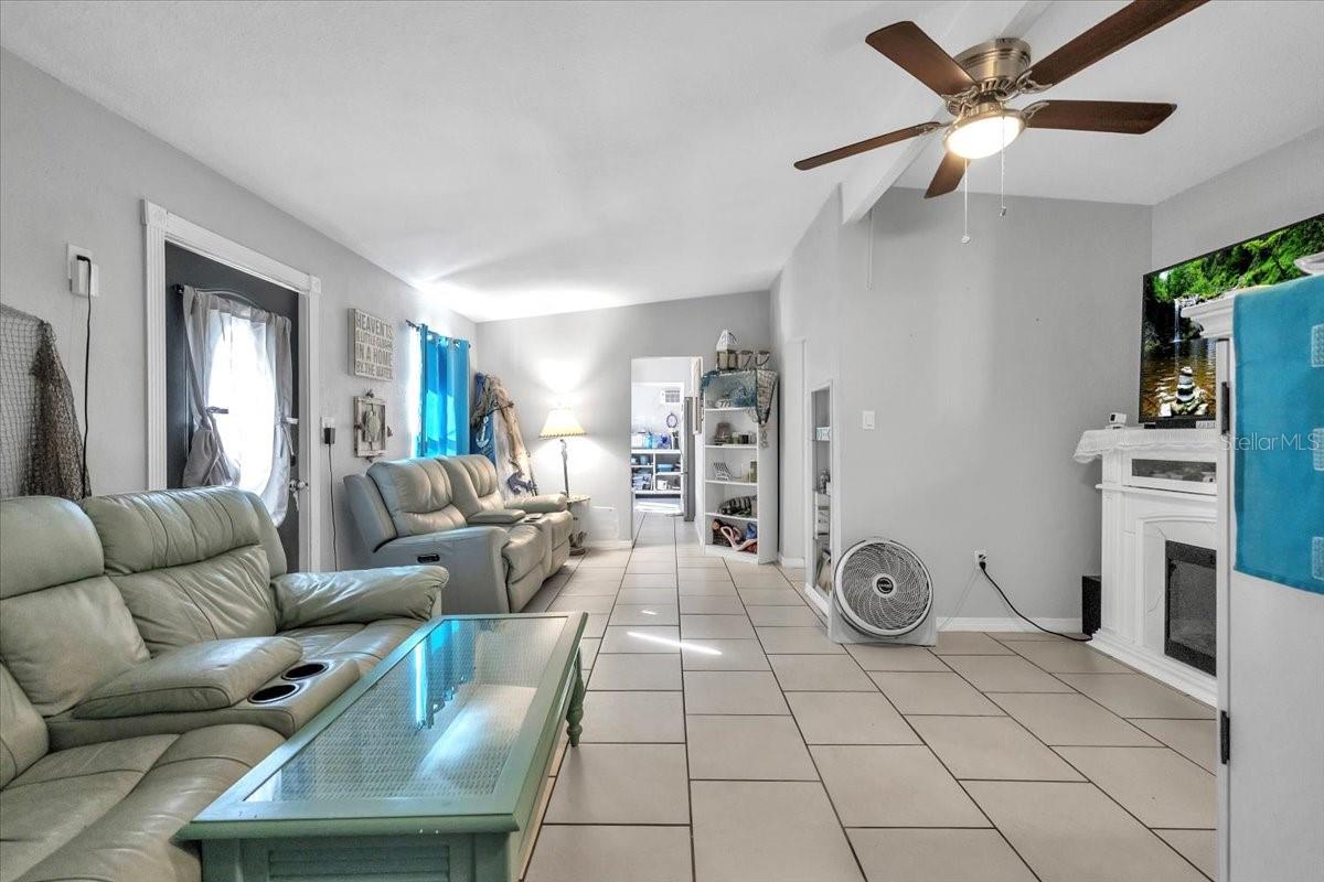 Image 3 of 36 For 4015 Conway Boulevard