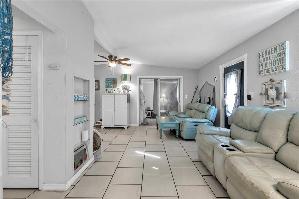 Image 5 of 36 For 4015 Conway Boulevard