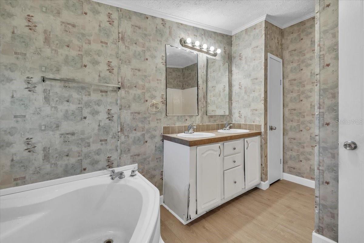 Image 14 of 31 For 2601 Carl Avenue