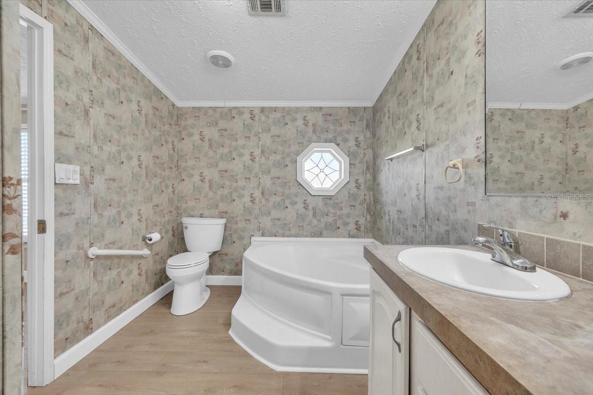 Image 16 of 31 For 2601 Carl Avenue