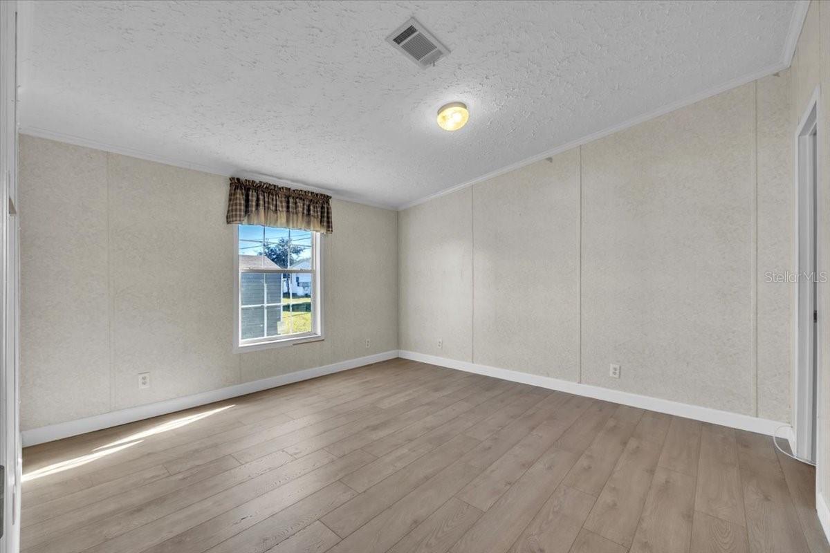 Image 17 of 31 For 2601 Carl Avenue