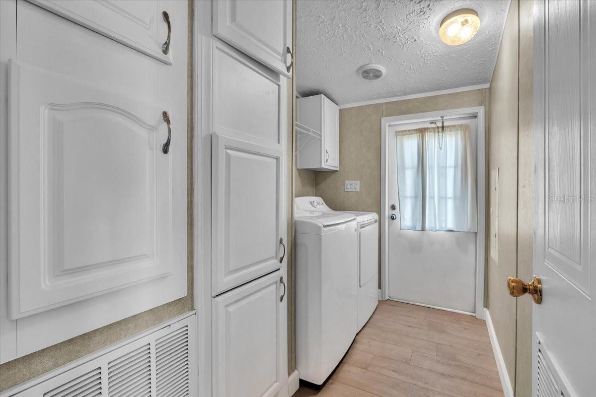 Image 21 of 31 For 2601 Carl Avenue