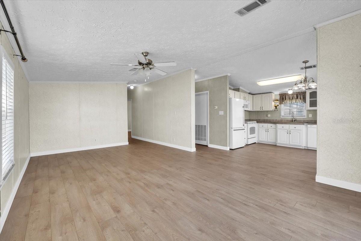 Image 3 of 31 For 2601 Carl Avenue