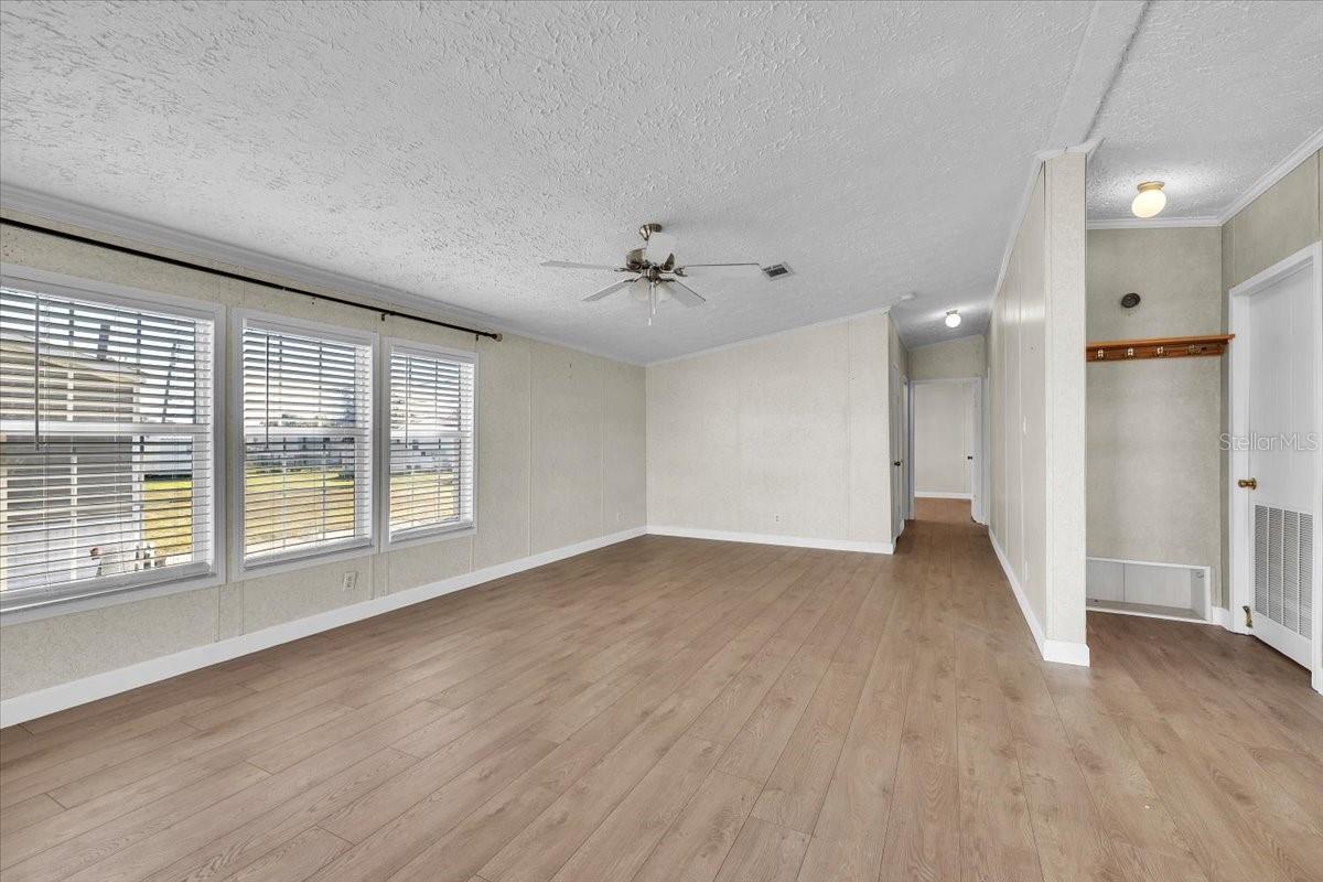 Image 4 of 31 For 2601 Carl Avenue