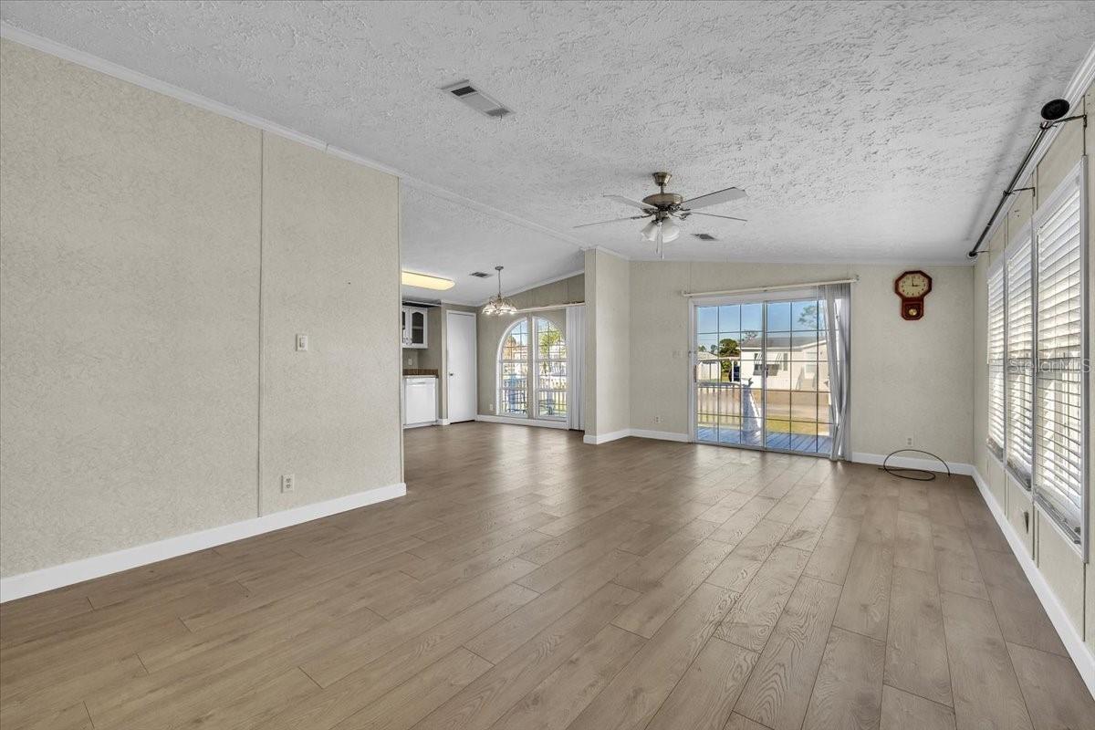 Image 5 of 31 For 2601 Carl Avenue