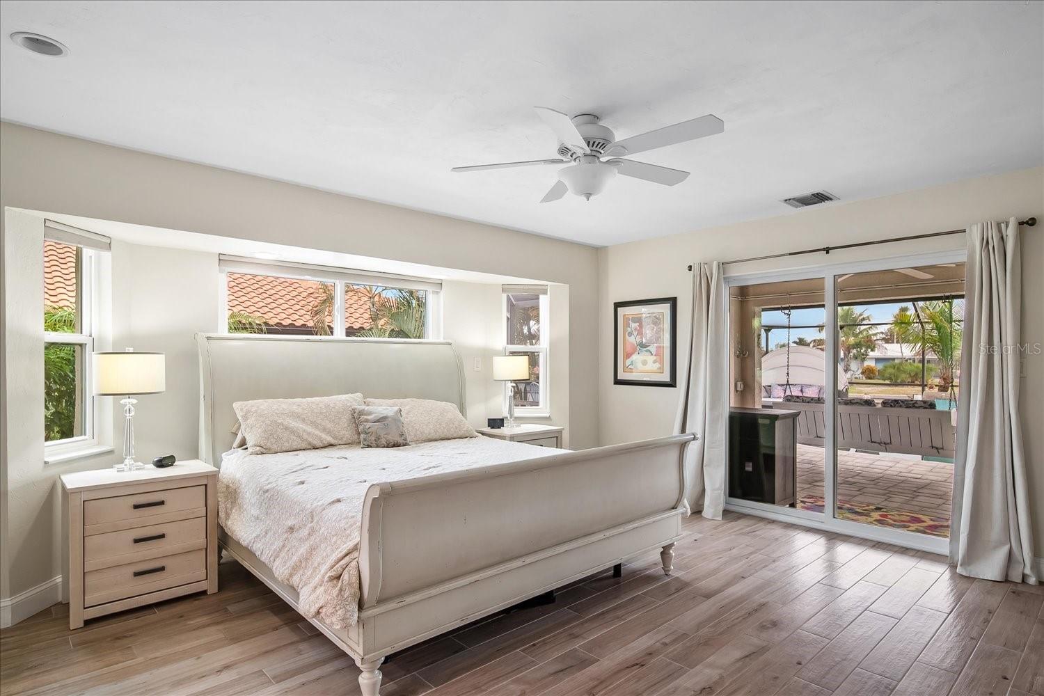 Image 25 of 58 For 184 Colony Point Drive