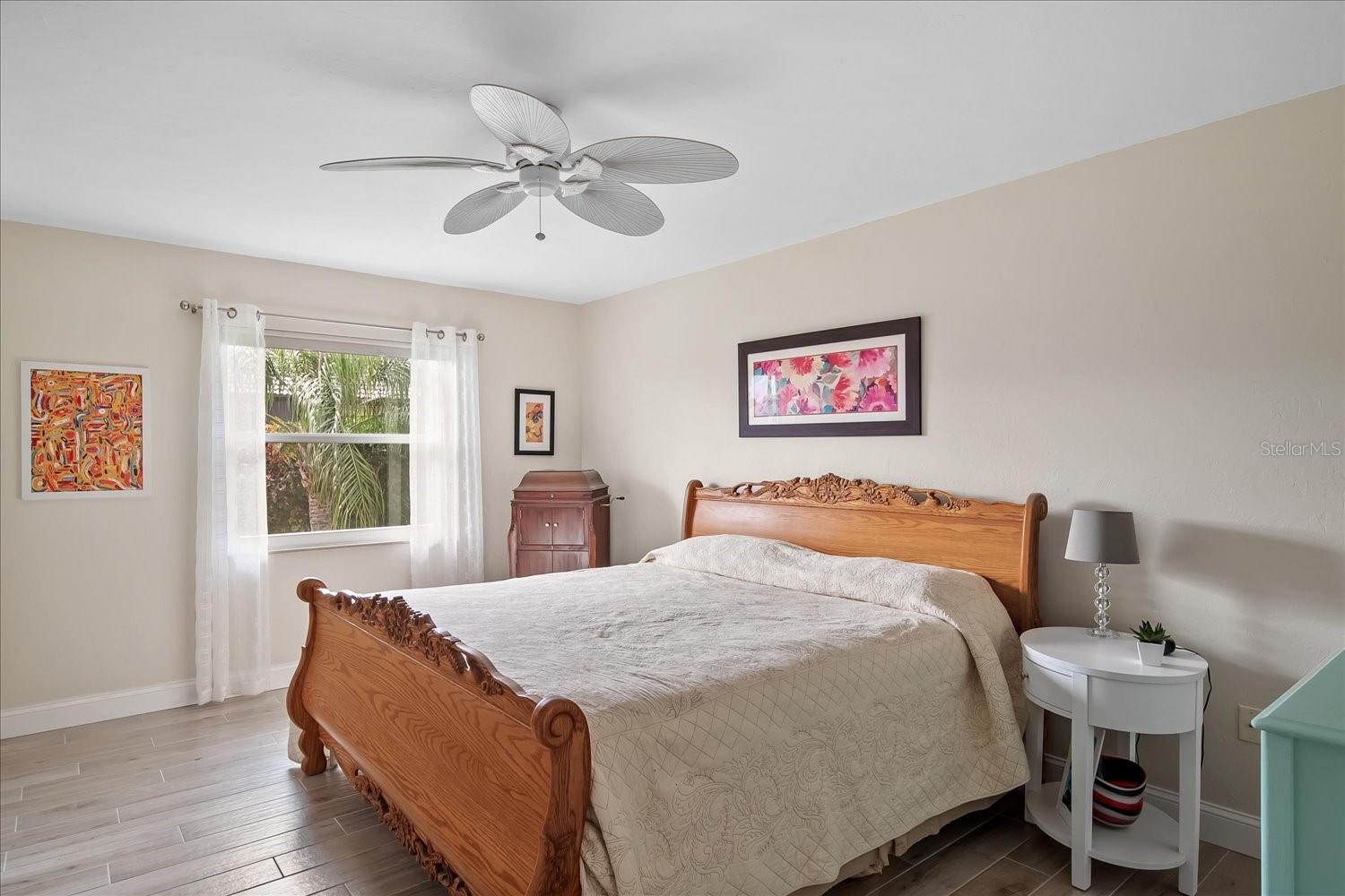 Image 34 of 58 For 184 Colony Point Drive