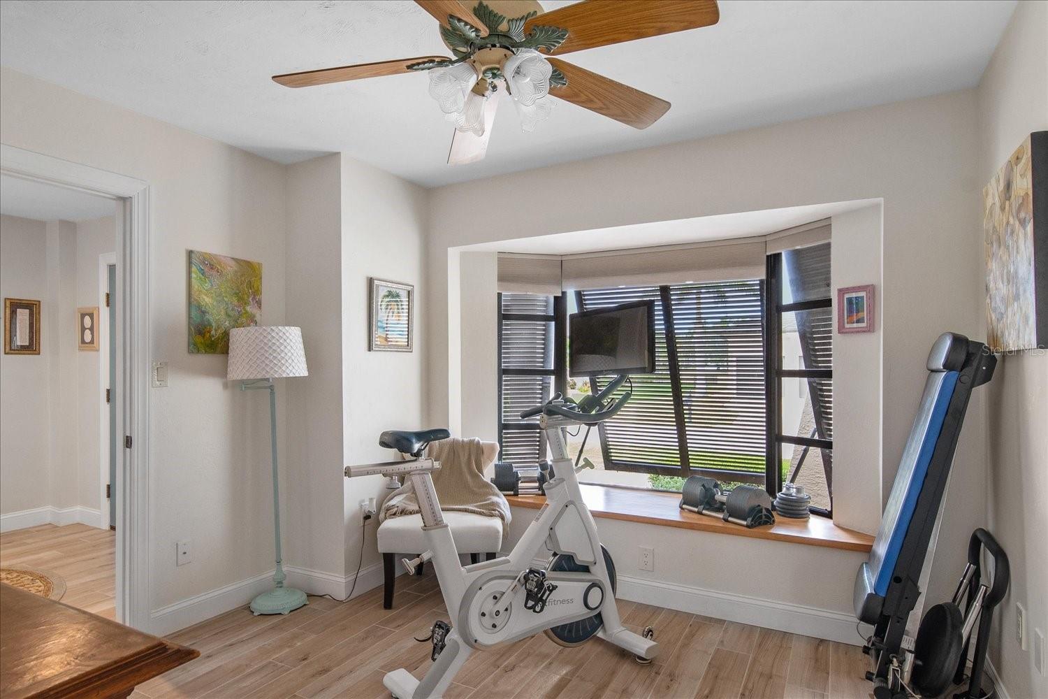 Image 38 of 58 For 184 Colony Point Drive