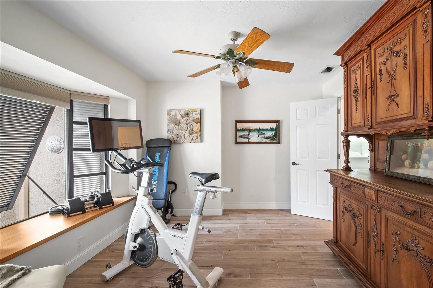 Image 39 of 58 For 184 Colony Point Drive