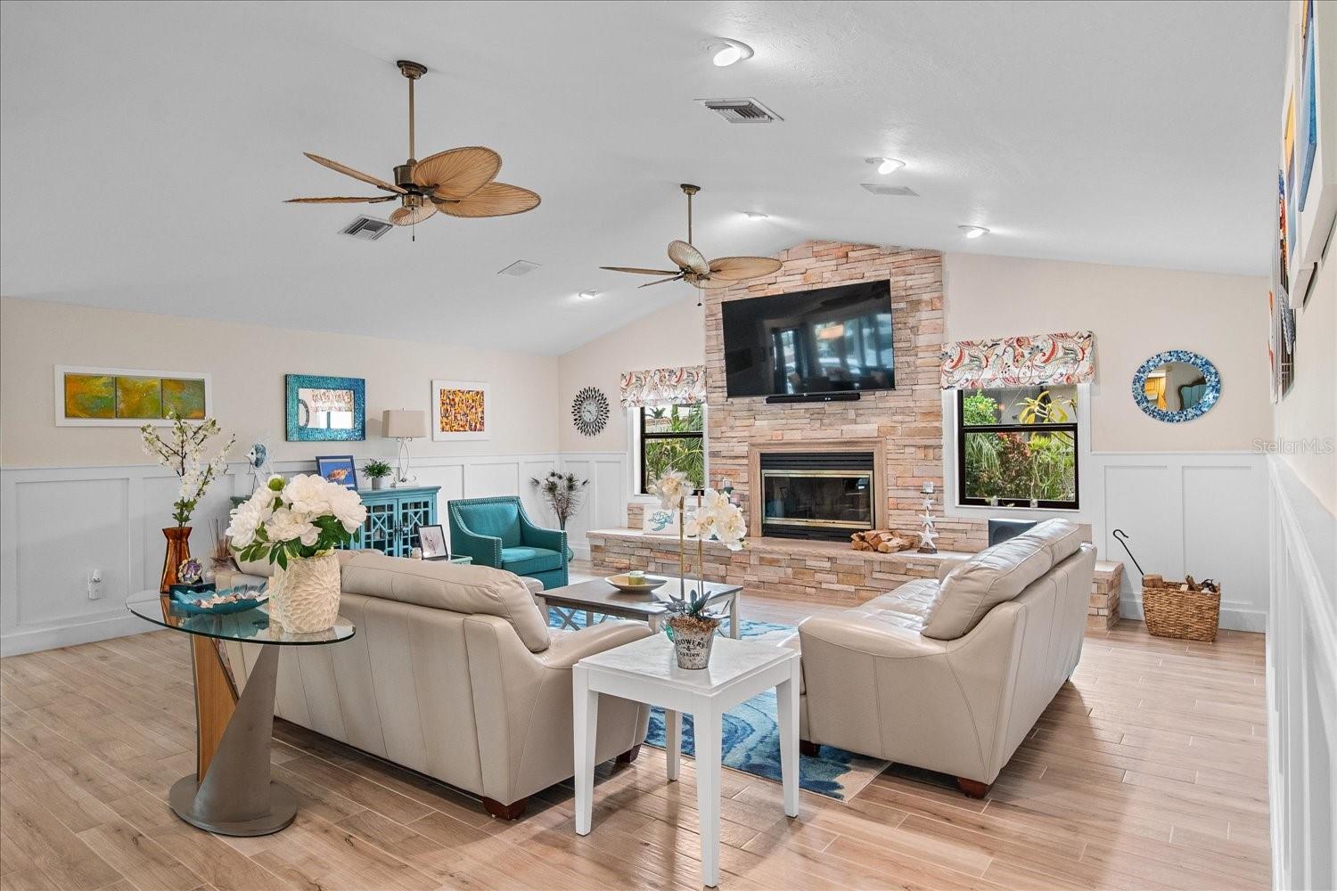 Image 4 of 58 For 184 Colony Point Drive