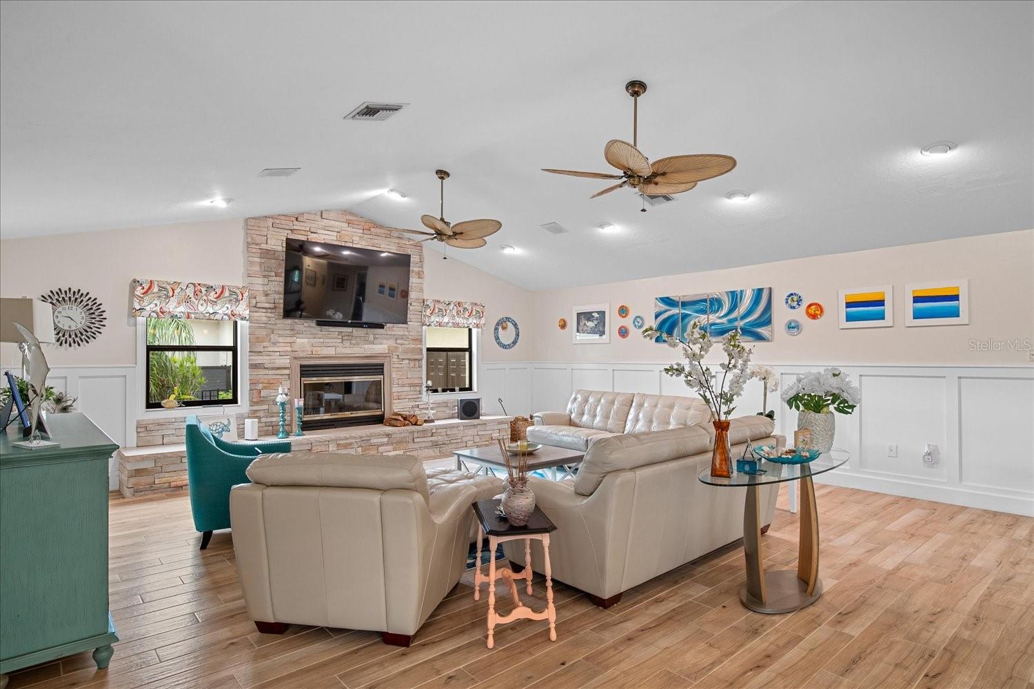 Image 5 of 58 For 184 Colony Point Drive