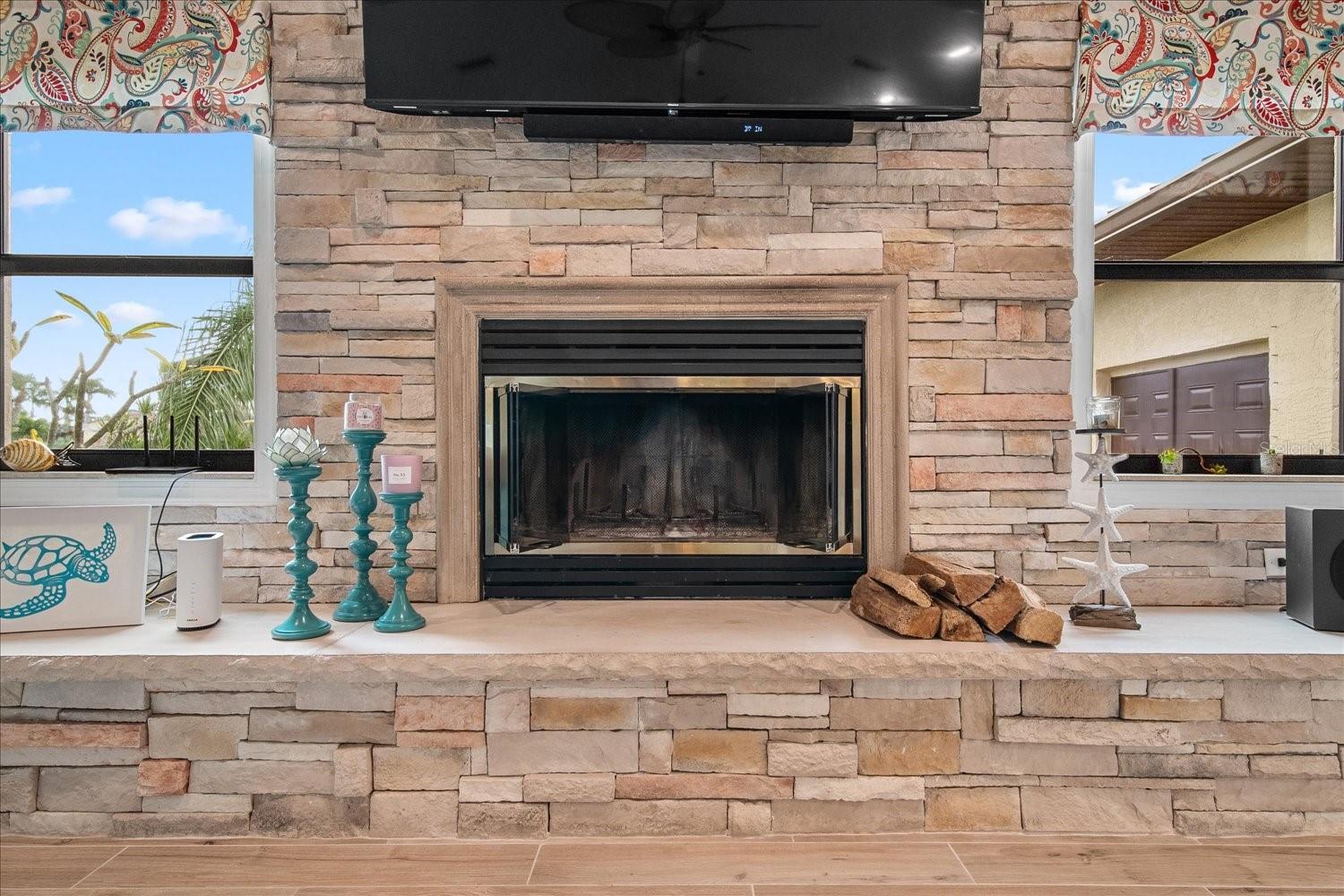 Image 7 of 58 For 184 Colony Point Drive