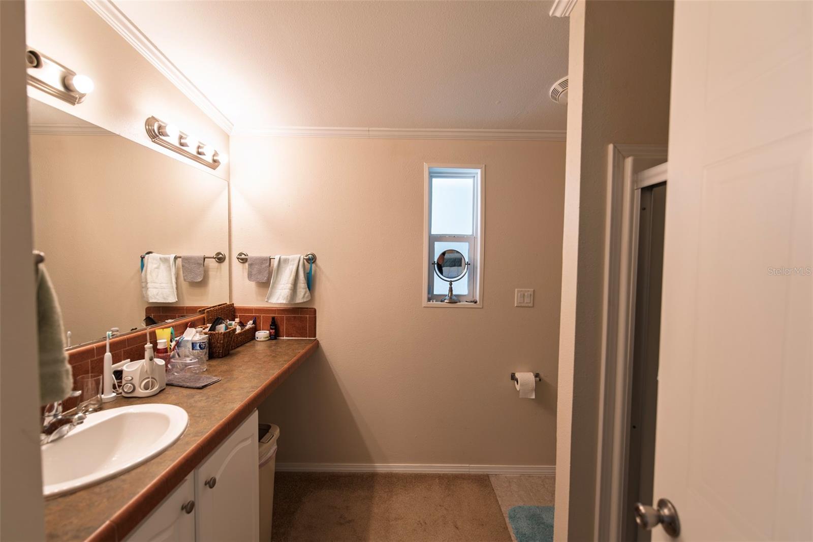 Image 14 of 28 For 13 Rotterdam Drive