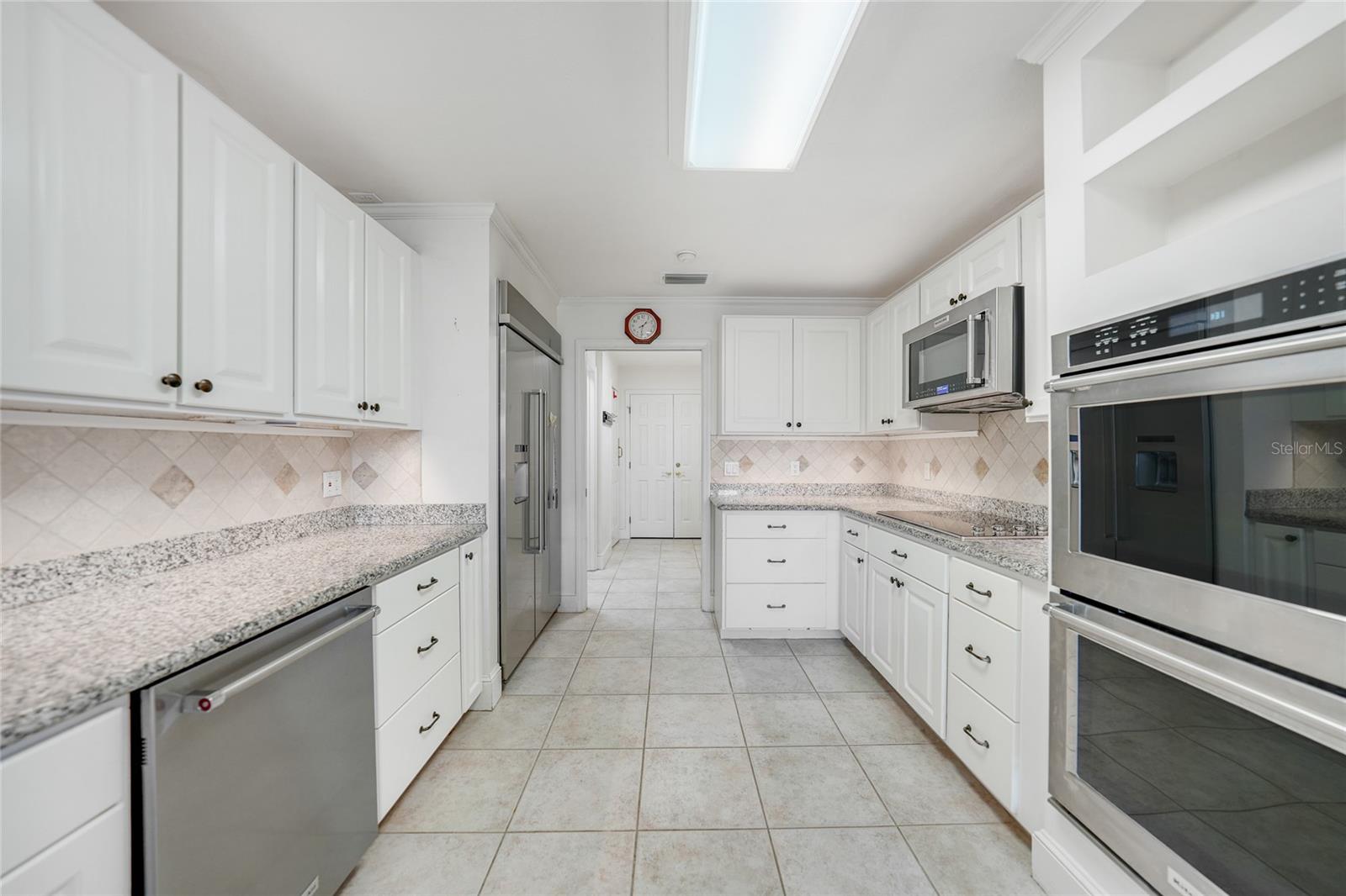 Image 14 of 50 For 24358 Kingsway Circle