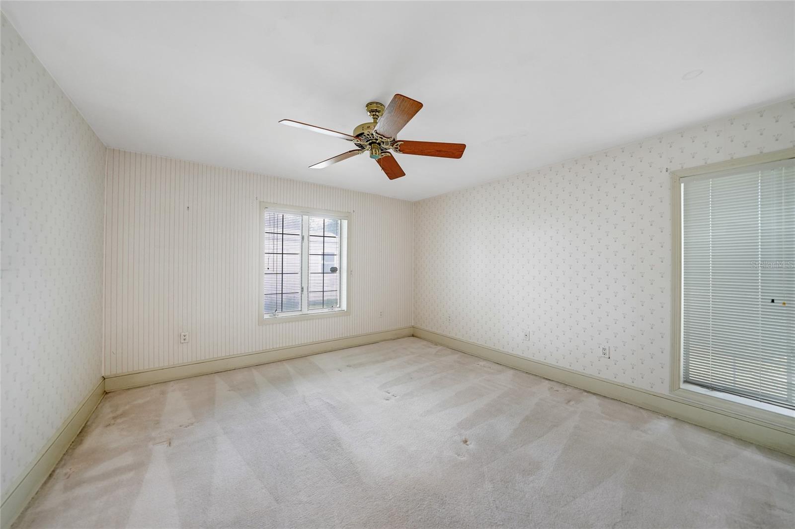 Image 20 of 50 For 24358 Kingsway Circle