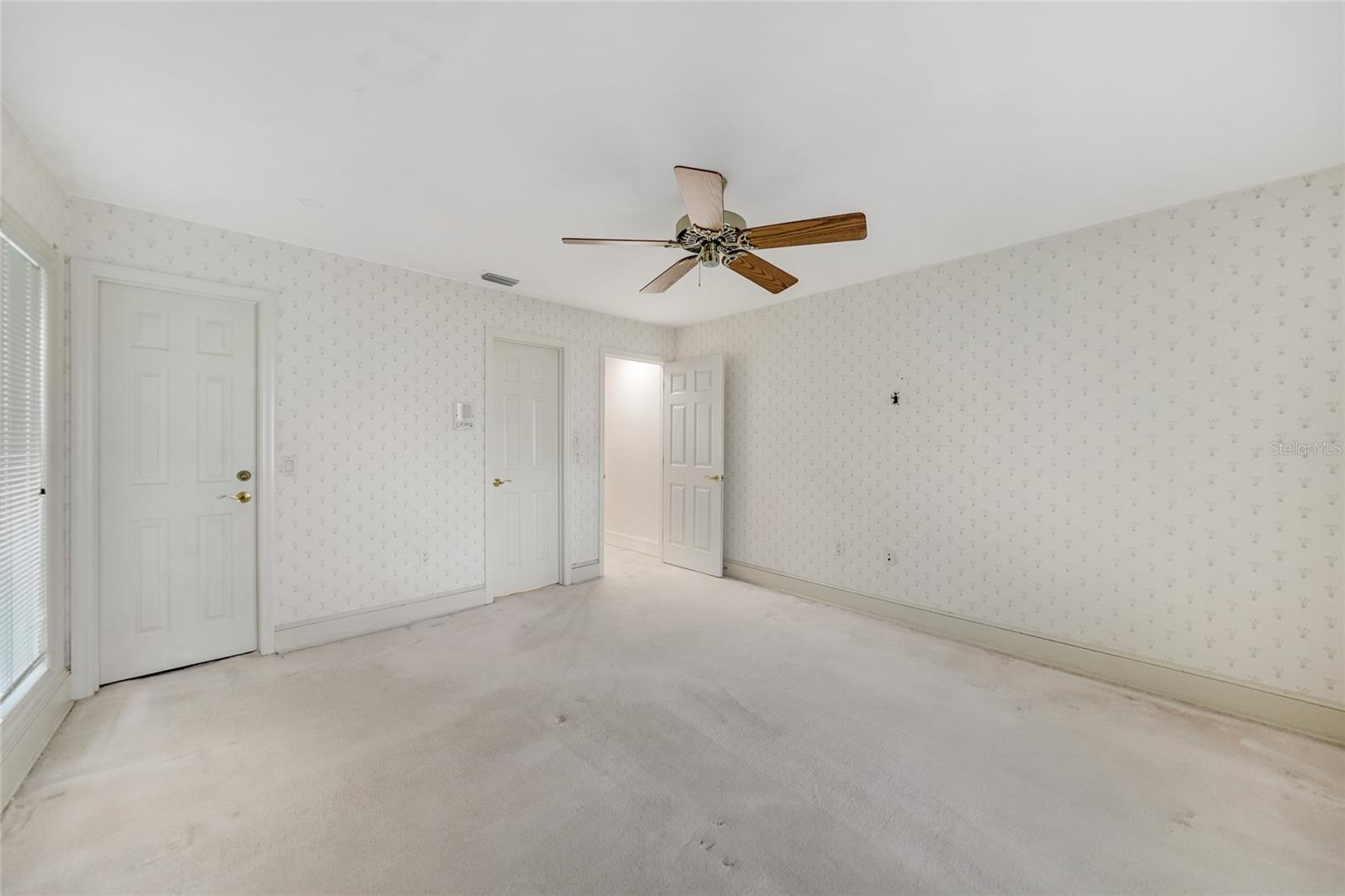 Image 21 of 50 For 24358 Kingsway Circle