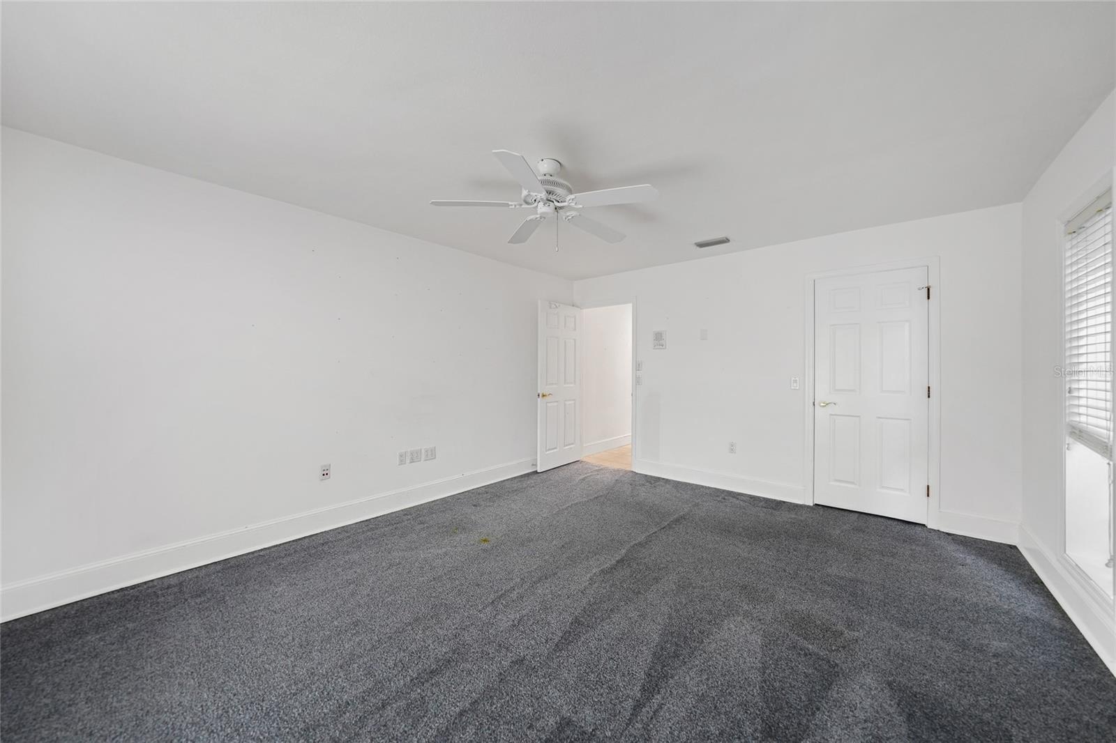 Image 24 of 50 For 24358 Kingsway Circle