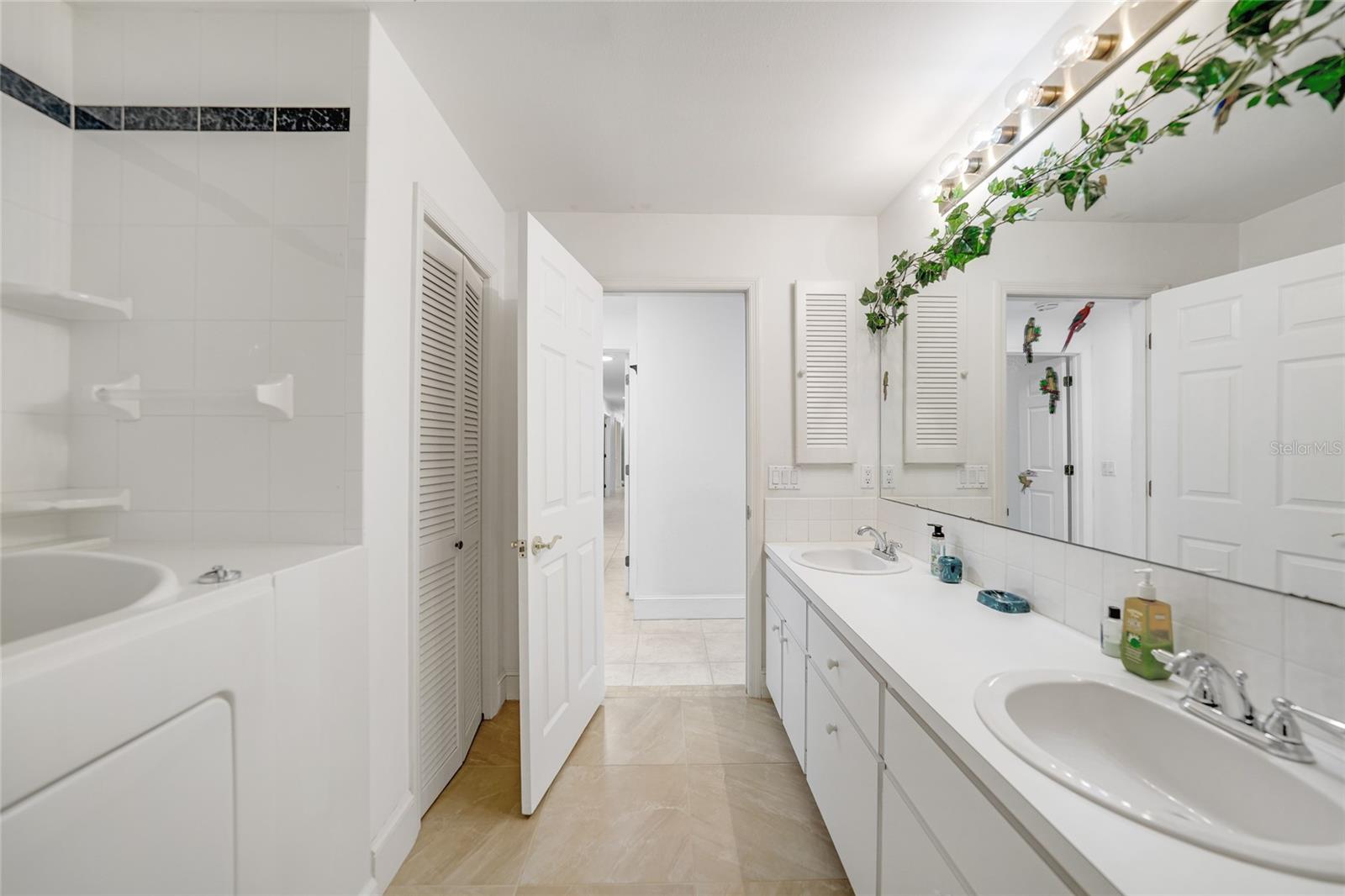 Image 26 of 50 For 24358 Kingsway Circle