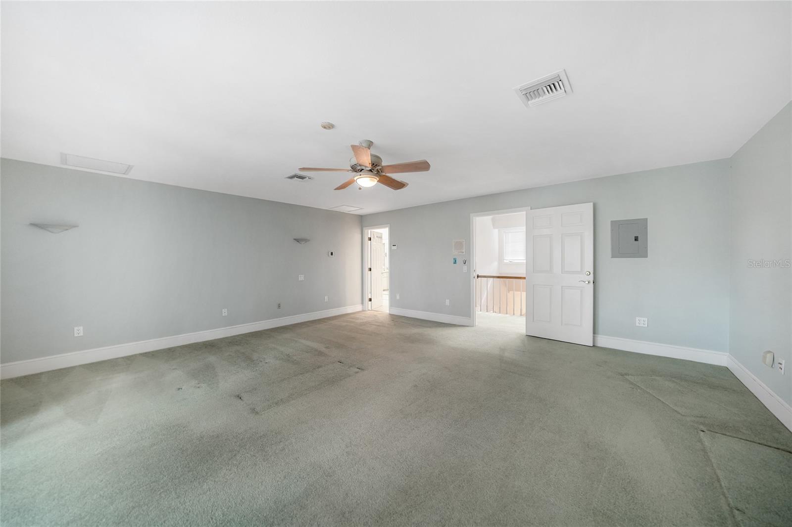 Image 28 of 50 For 24358 Kingsway Circle