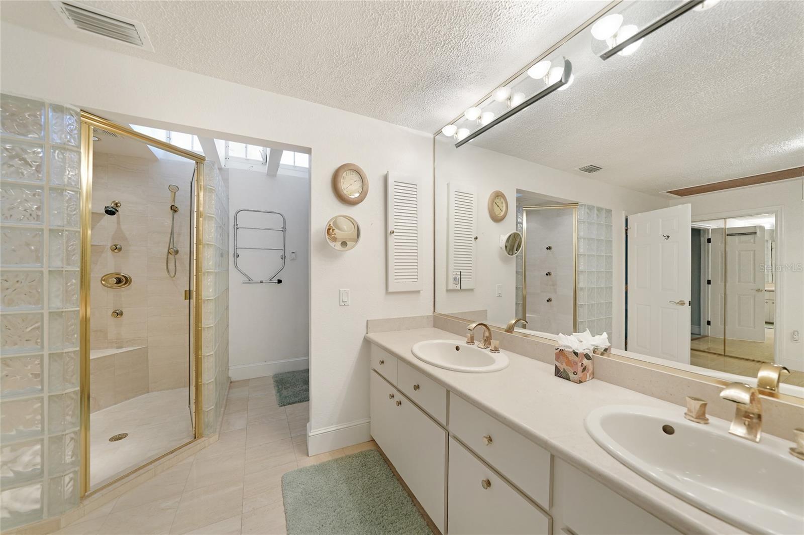 Image 35 of 50 For 24358 Kingsway Circle