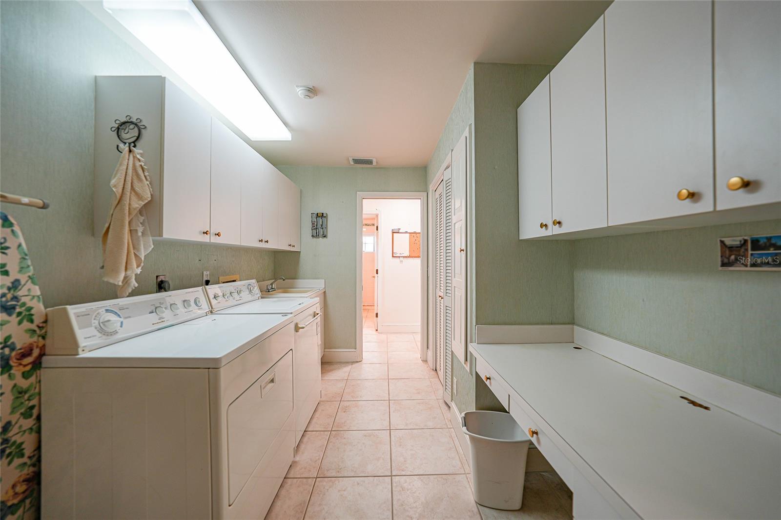 Image 39 of 50 For 24358 Kingsway Circle