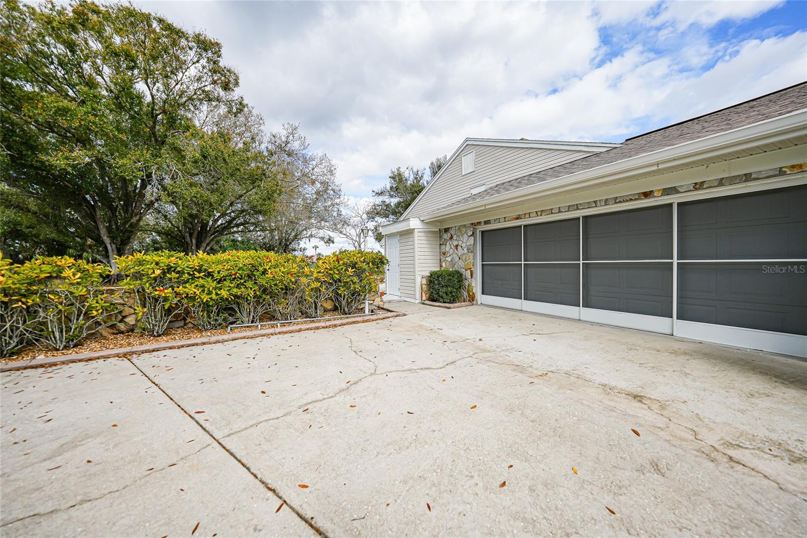 Image 41 of 50 For 24358 Kingsway Circle