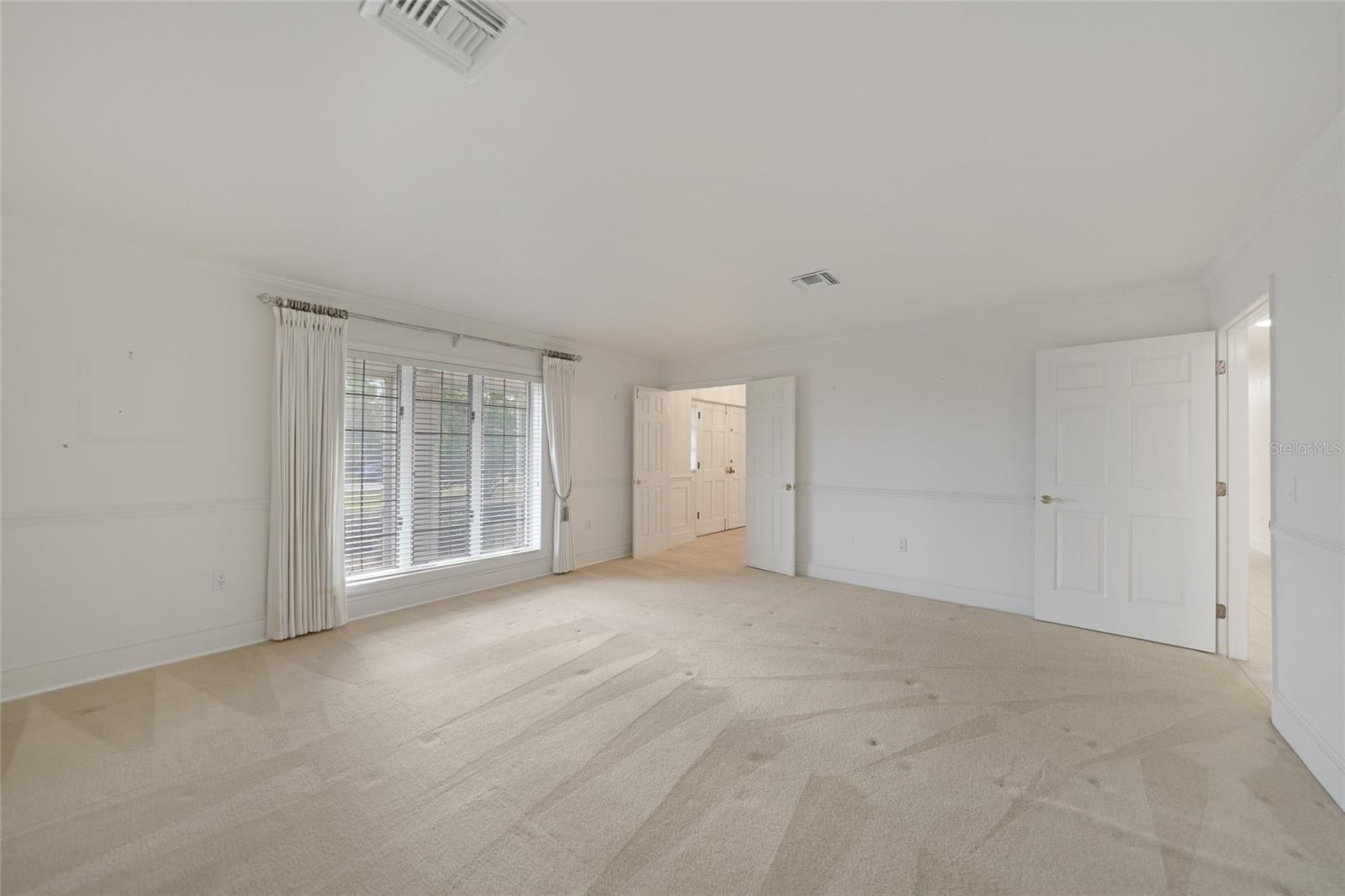 Image 8 of 50 For 24358 Kingsway Circle