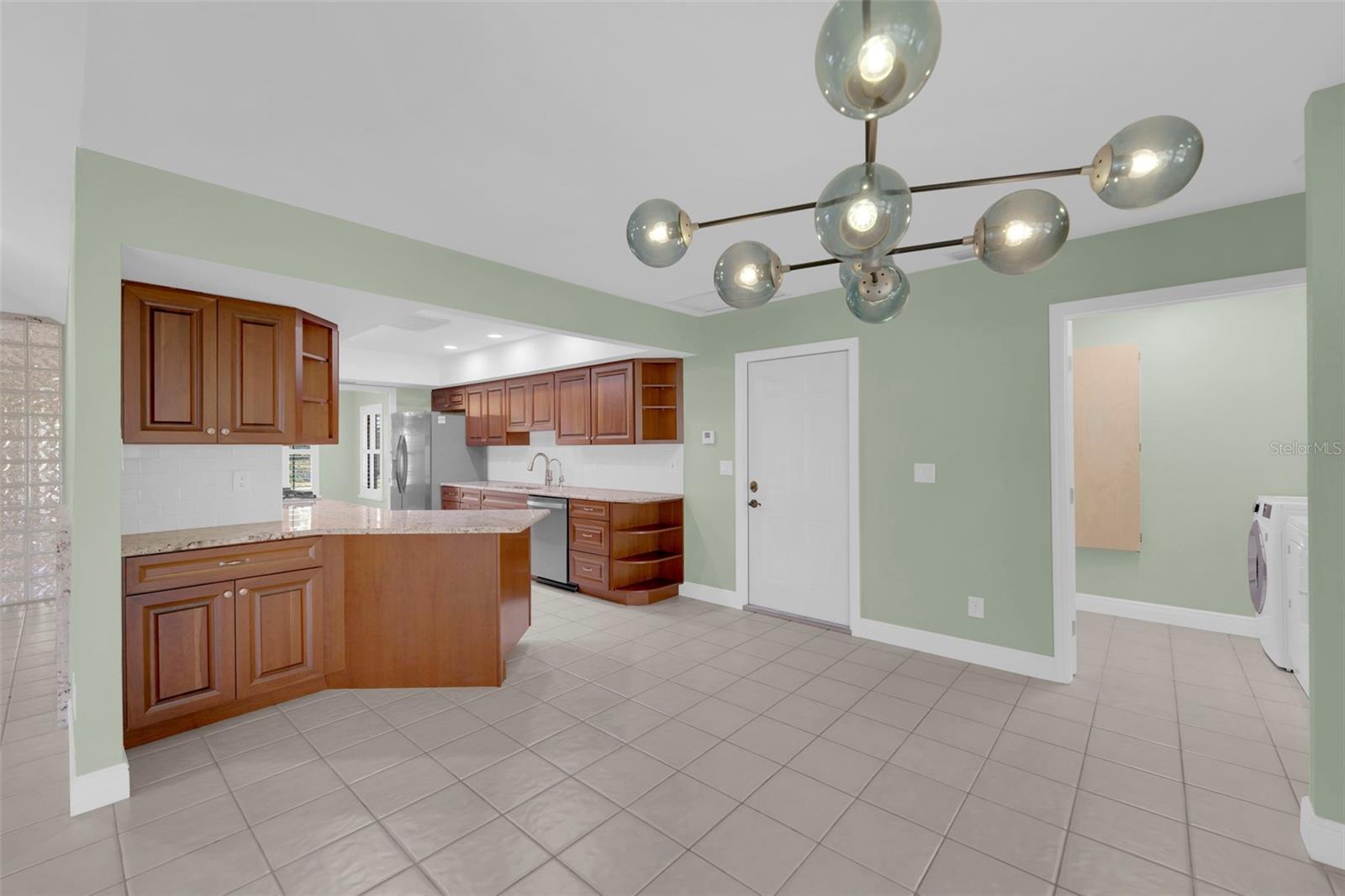 Image 10 of 47 For 13388 Journeys End