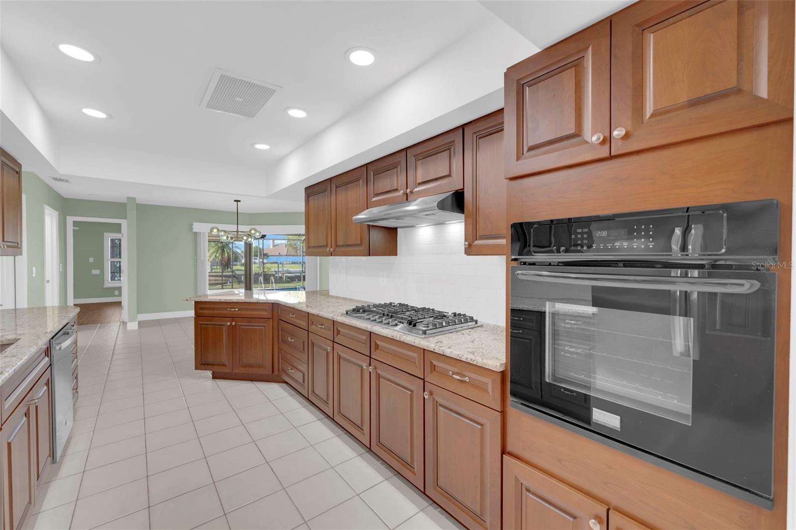 Image 13 of 47 For 13388 Journeys End