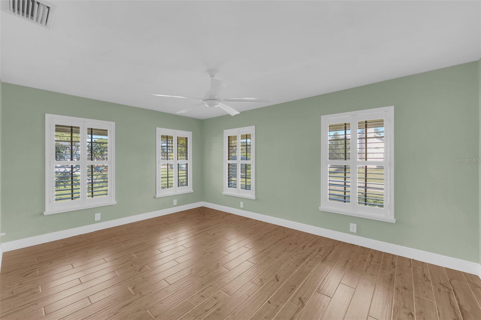 Image 17 of 47 For 13388 Journeys End