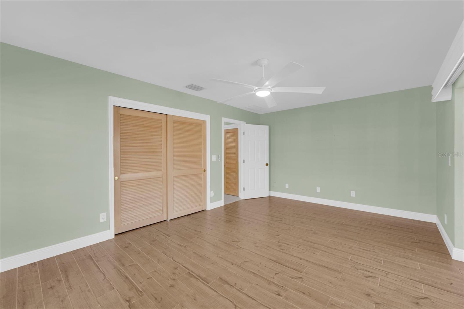 Image 19 of 47 For 13388 Journeys End