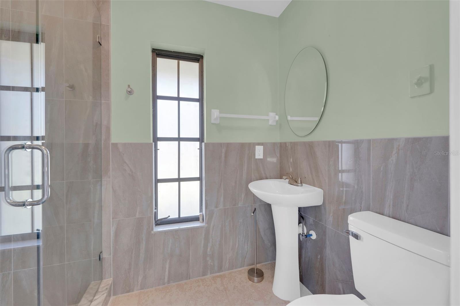 Image 27 of 47 For 13388 Journeys End