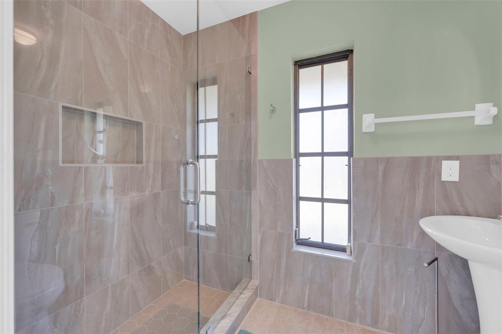 Image 31 of 47 For 13388 Journeys End