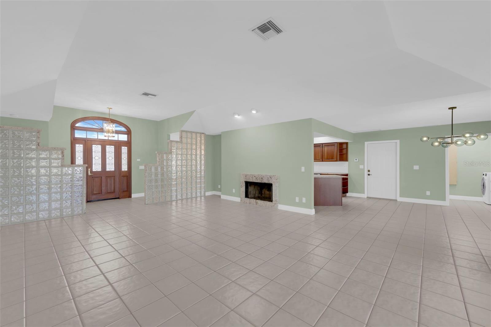 Image 8 of 47 For 13388 Journeys End