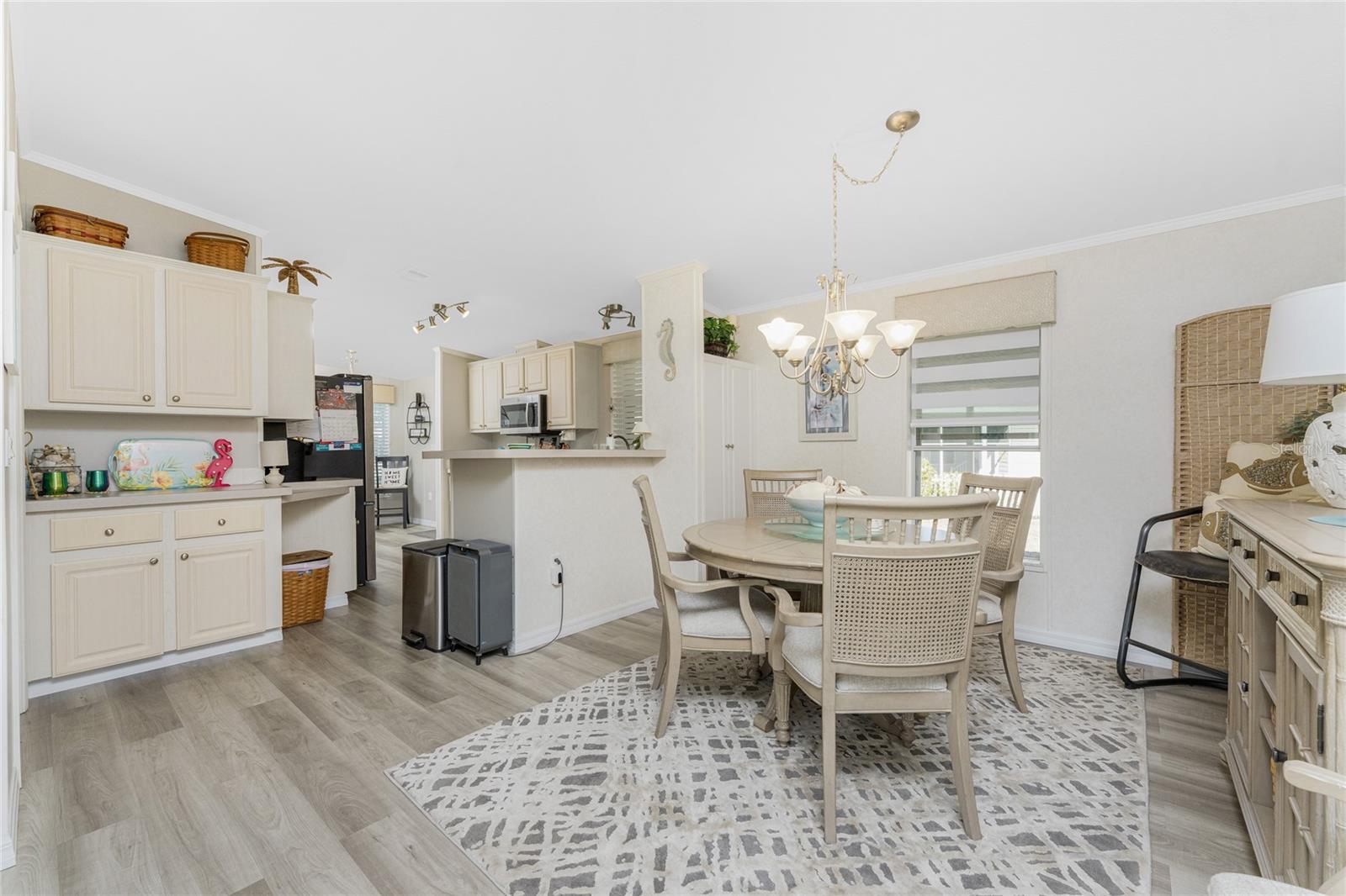 Image 17 of 78 For 1000 Kings Highway 262