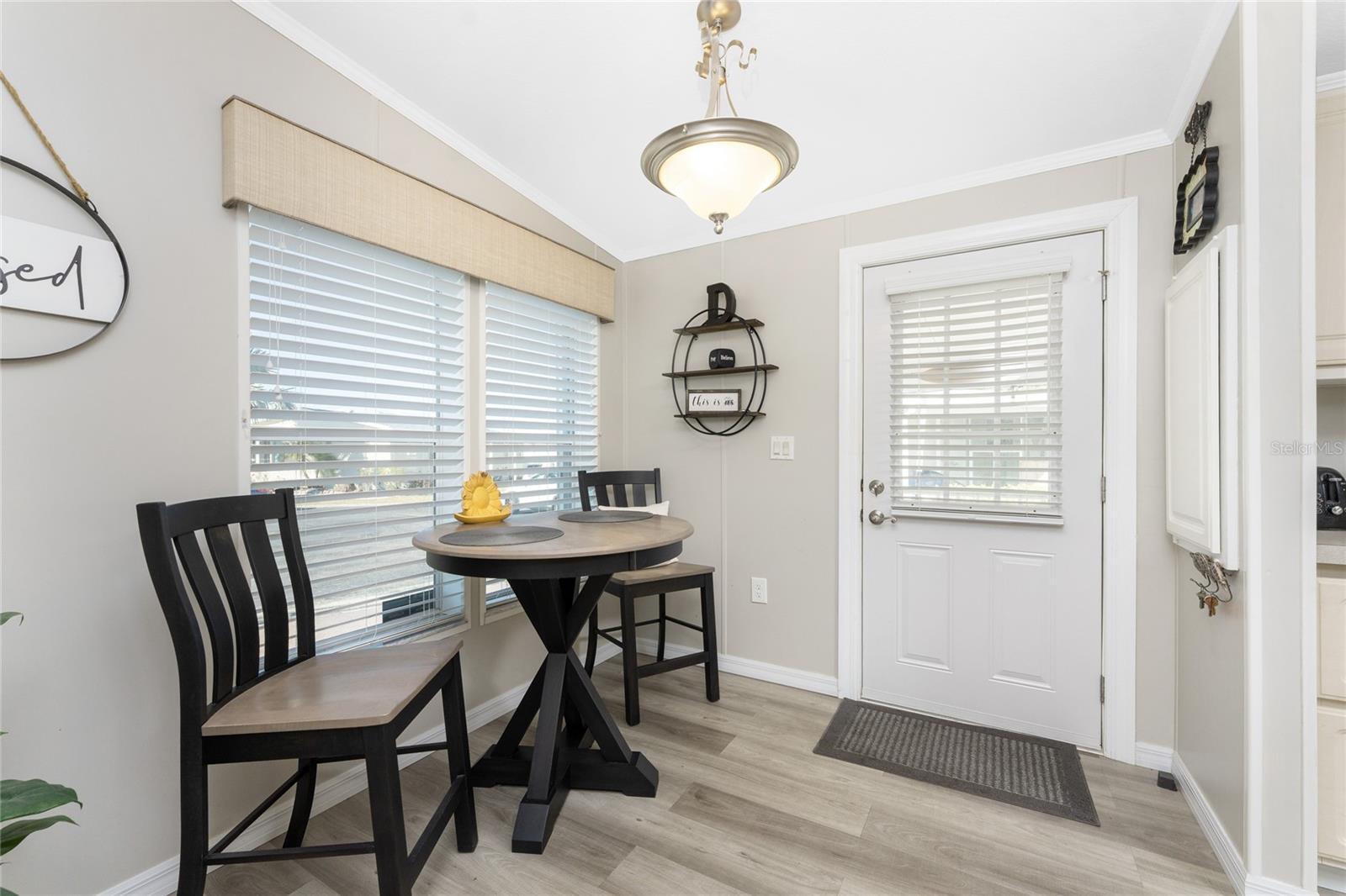 Image 4 of 78 For 1000 Kings Highway 262