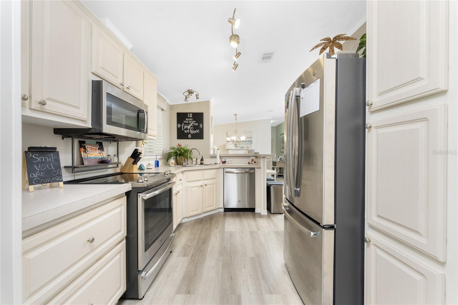 Image 6 of 78 For 1000 Kings Highway 262