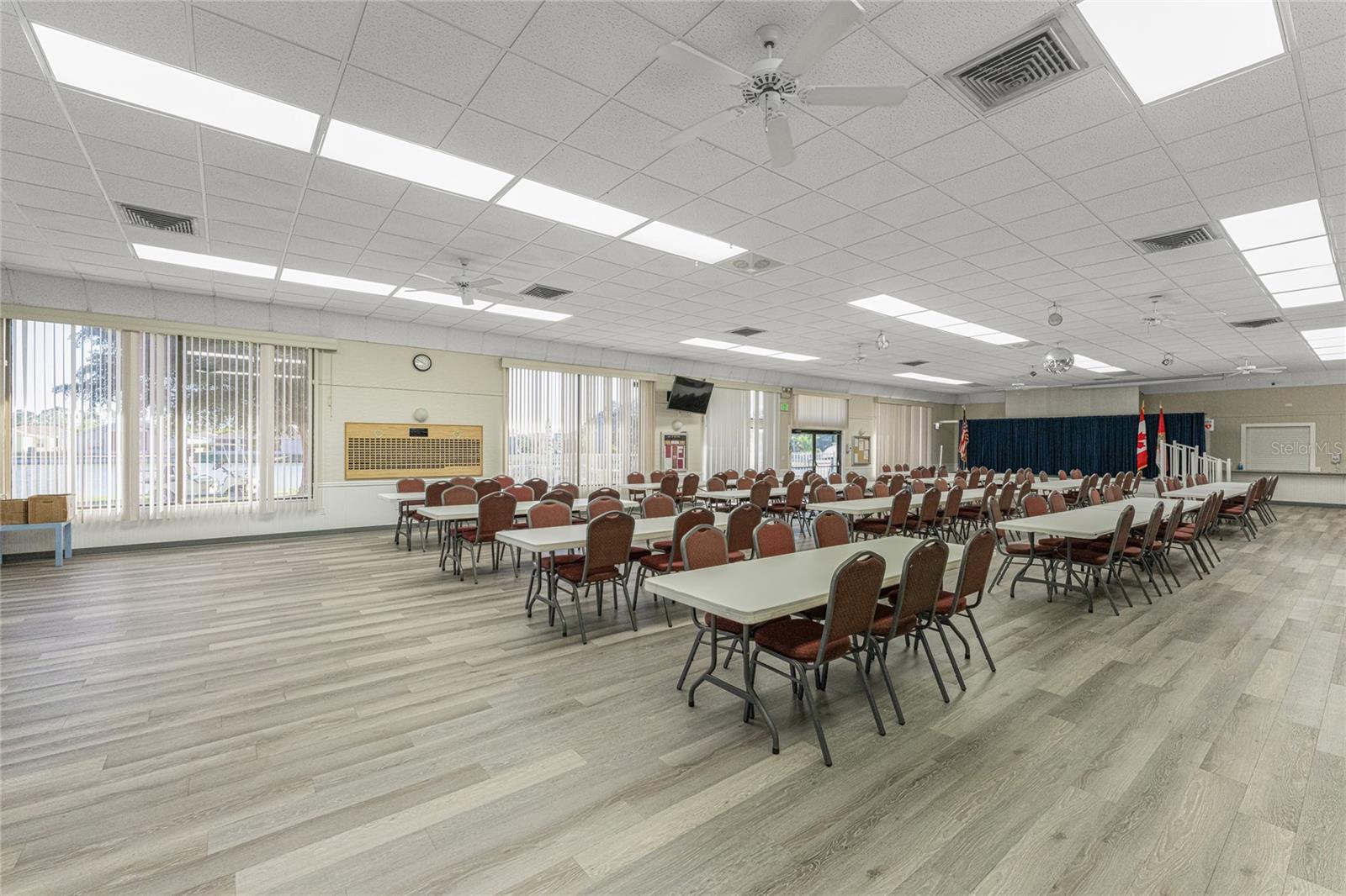 Image 71 of 78 For 1000 Kings Highway 262