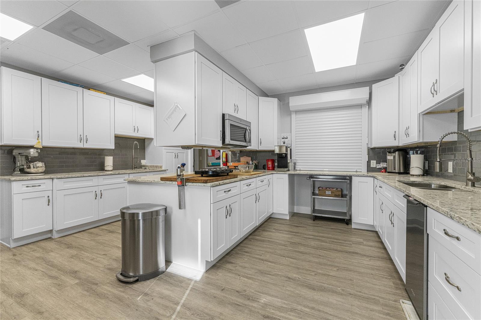 Image 74 of 78 For 1000 Kings Highway 262