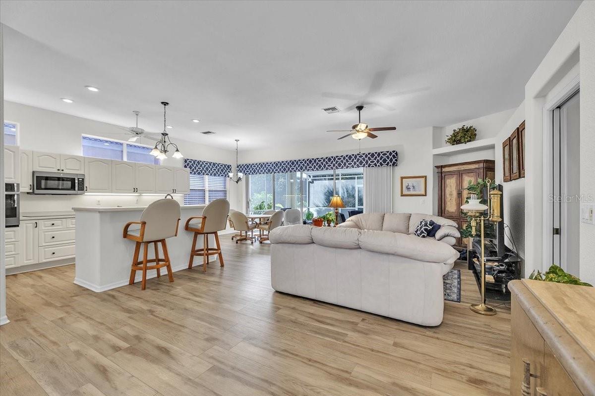 Image 10 of 76 For 26241 Feathersound Drive