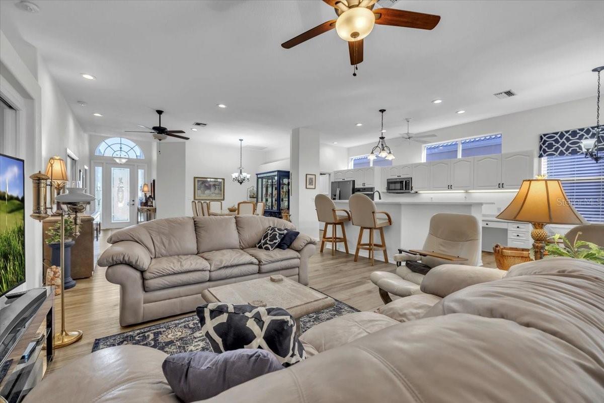 Image 14 of 76 For 26241 Feathersound Drive