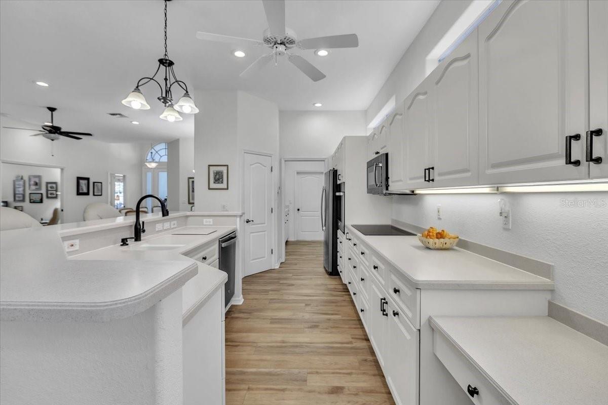 Image 18 of 76 For 26241 Feathersound Drive