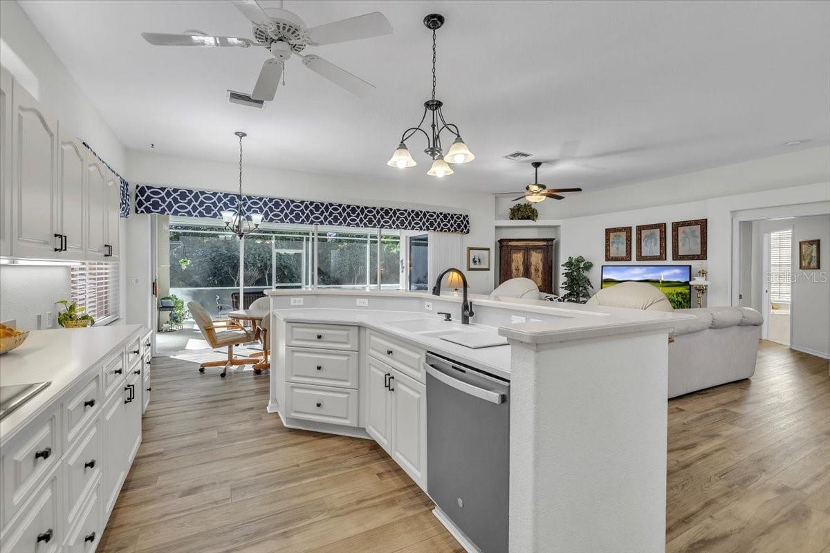 Image 20 of 76 For 26241 Feathersound Drive