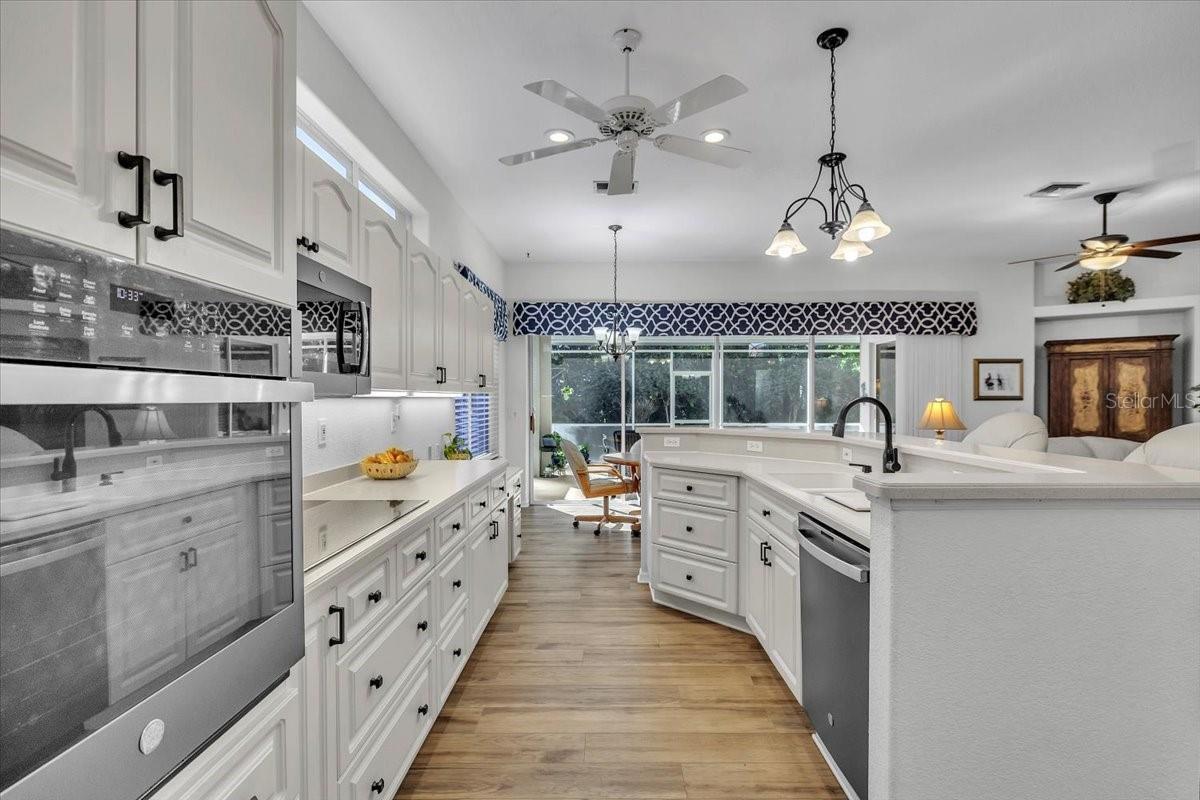 Image 21 of 76 For 26241 Feathersound Drive