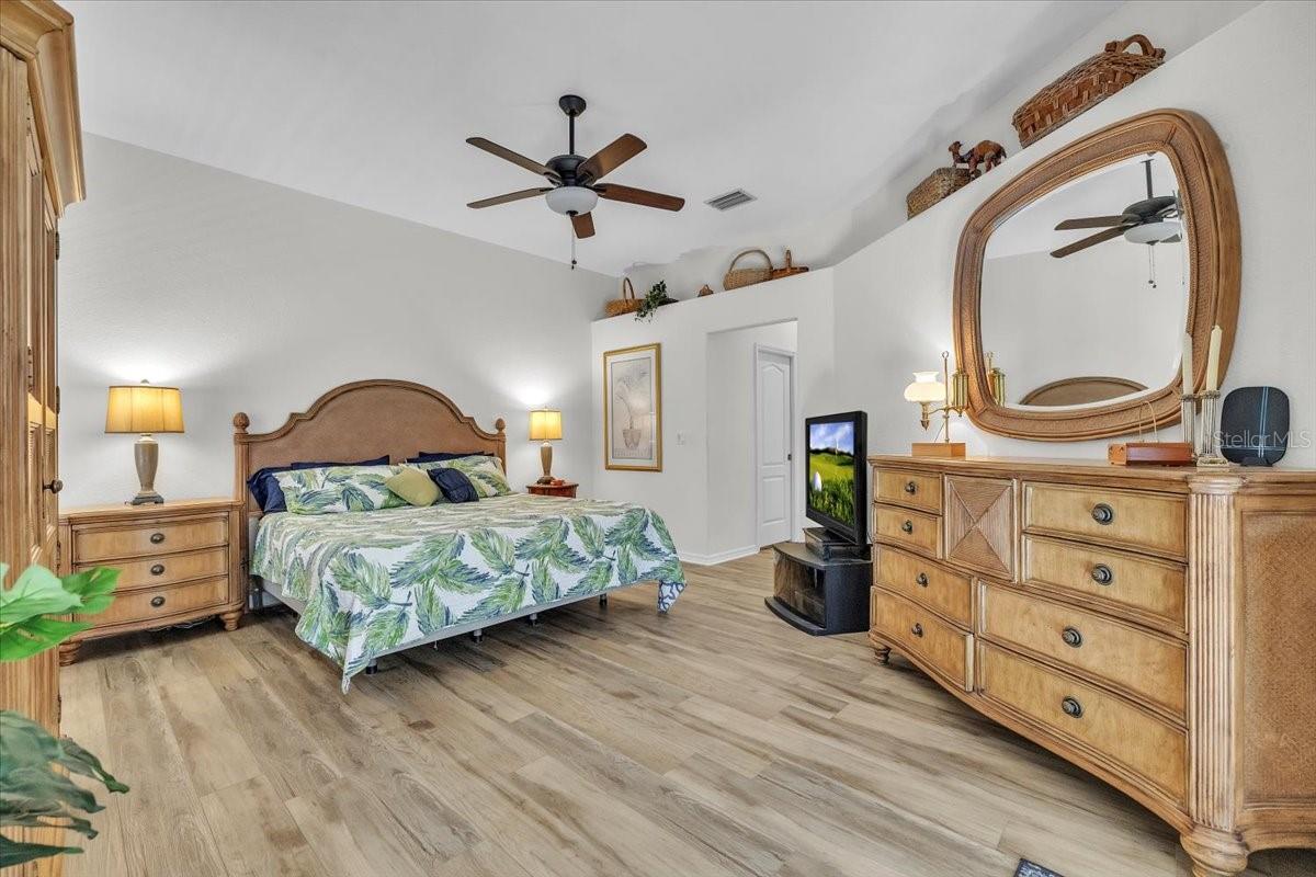 Image 32 of 76 For 26241 Feathersound Drive