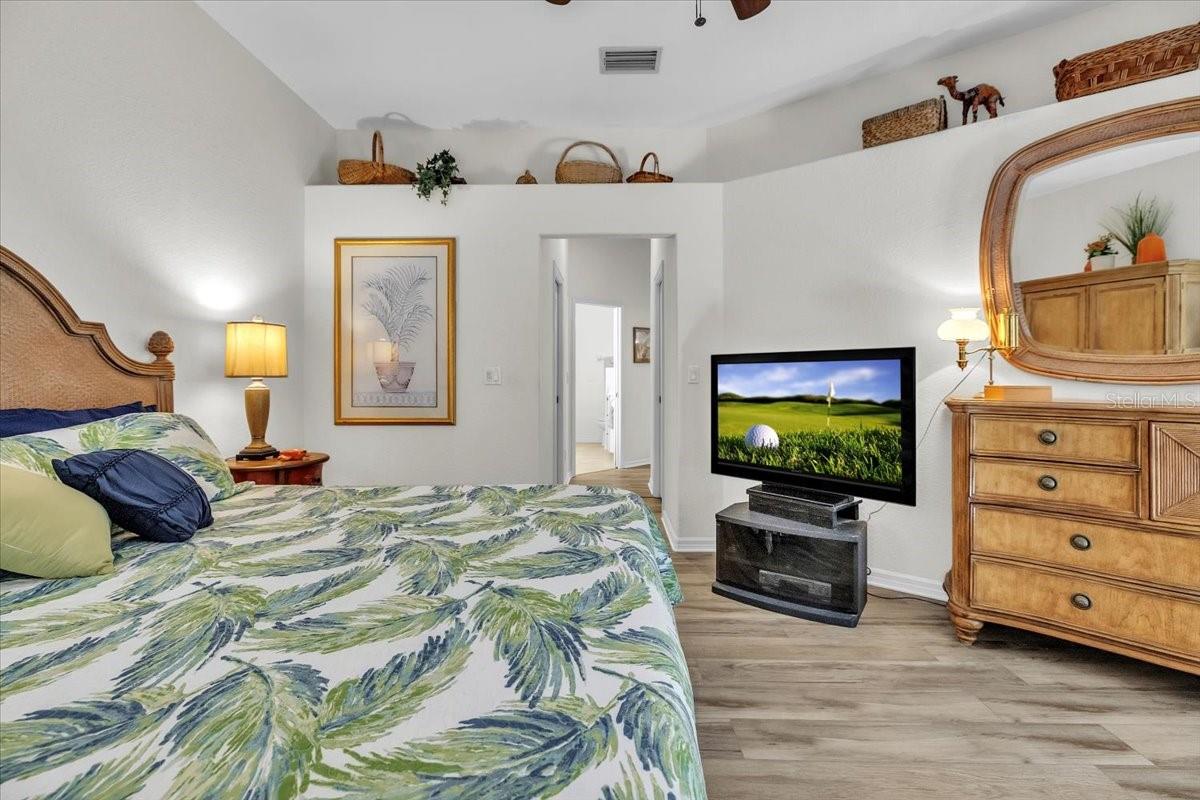 Image 34 of 76 For 26241 Feathersound Drive