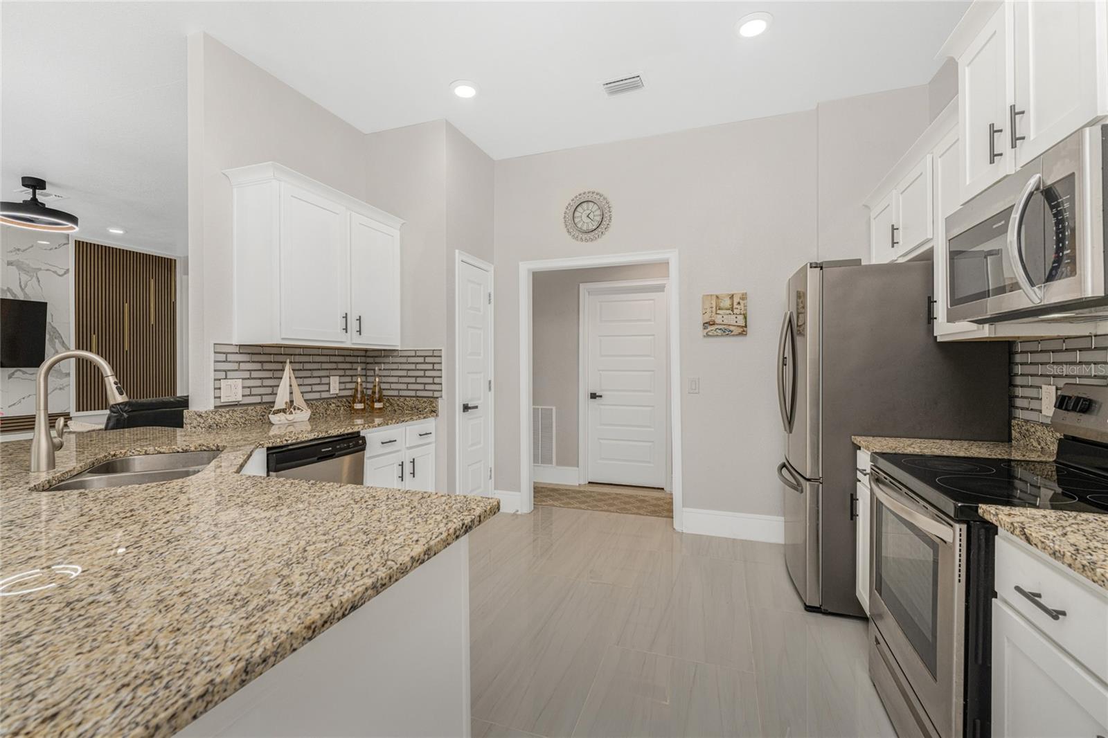 Image 14 of 43 For 22497 Vale Avenue