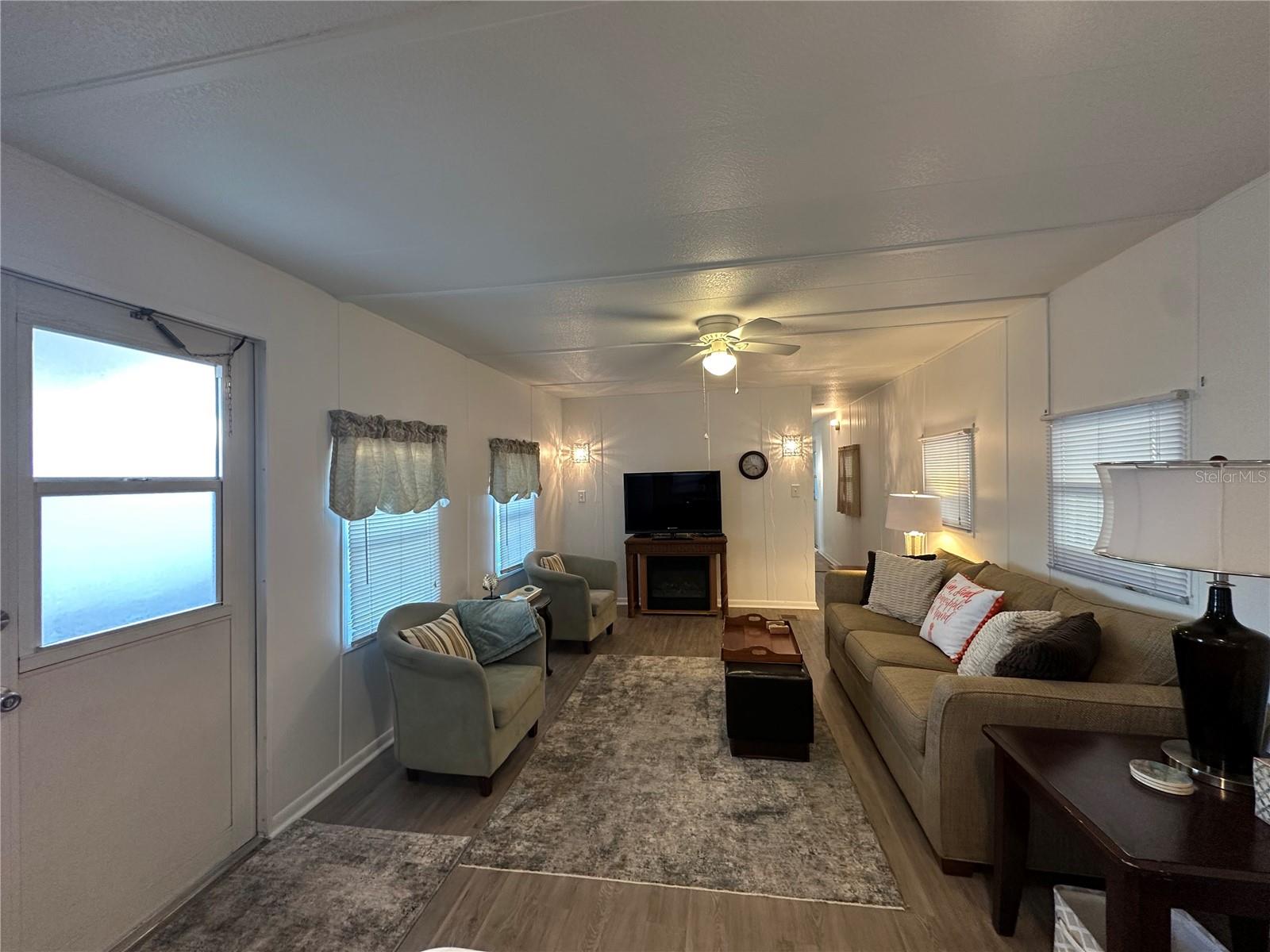 Image 5 of 47 For 5409 Holiday Park Boulevard