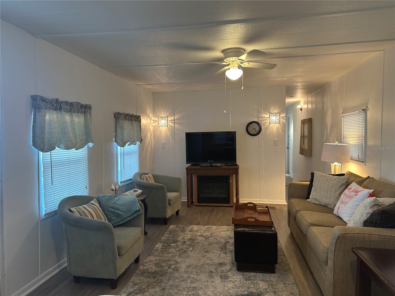 Image 6 of 47 For 5409 Holiday Park Boulevard